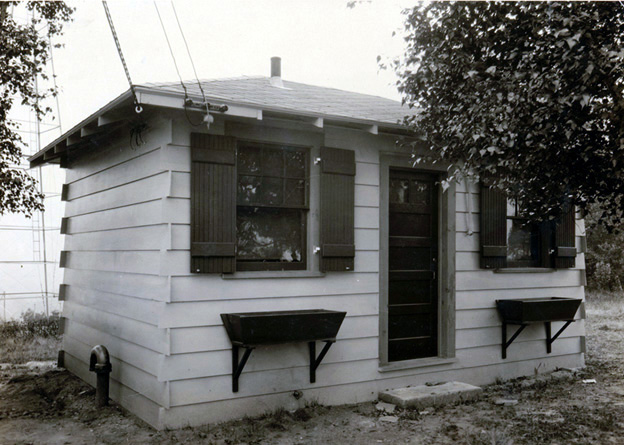 WPAJ's Beacon Hill transmitter building in New Haven